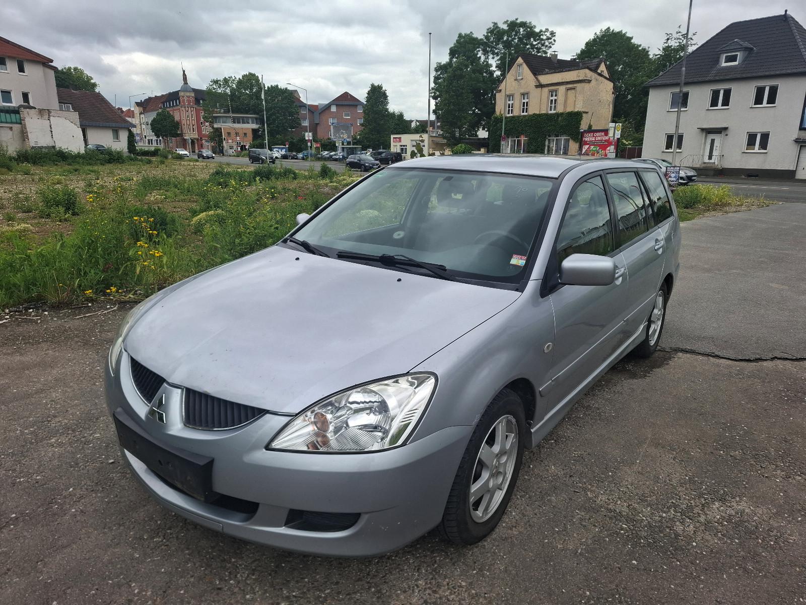 Mitsubishi Lancer 2005 — салон