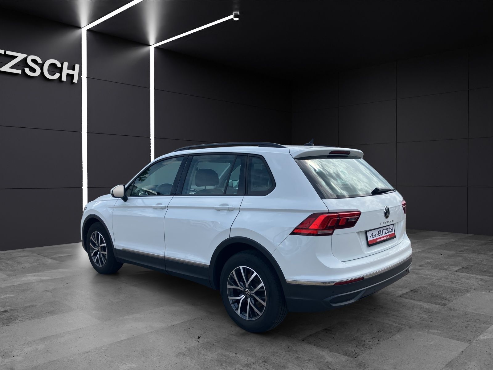 Fahrzeugabbildung Volkswagen Tiguan Life TSI DSG LED ACC SH LRHzg PDC AppConn