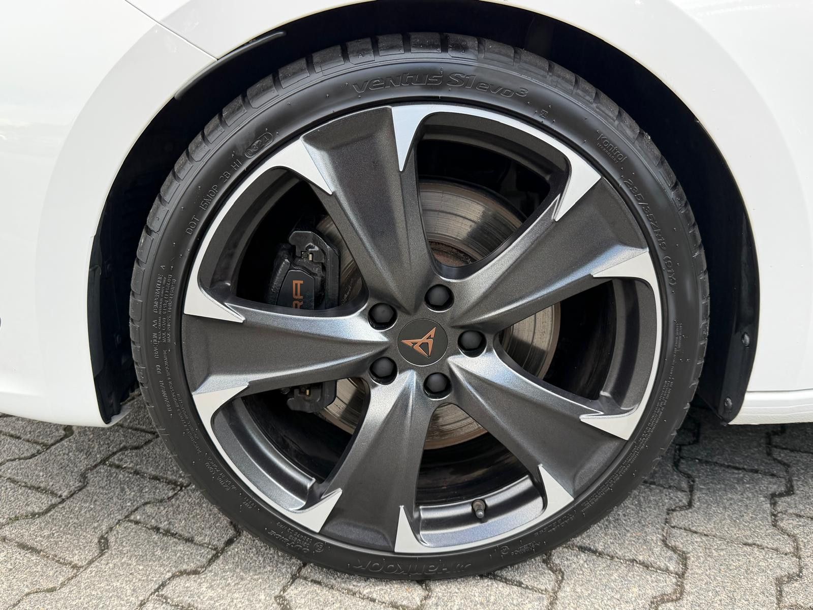 Fahrzeugabbildung CUPRA Leon 2.0 TSI VZ >VIRTU+LED+NAVI+PDC+DAB+19"+