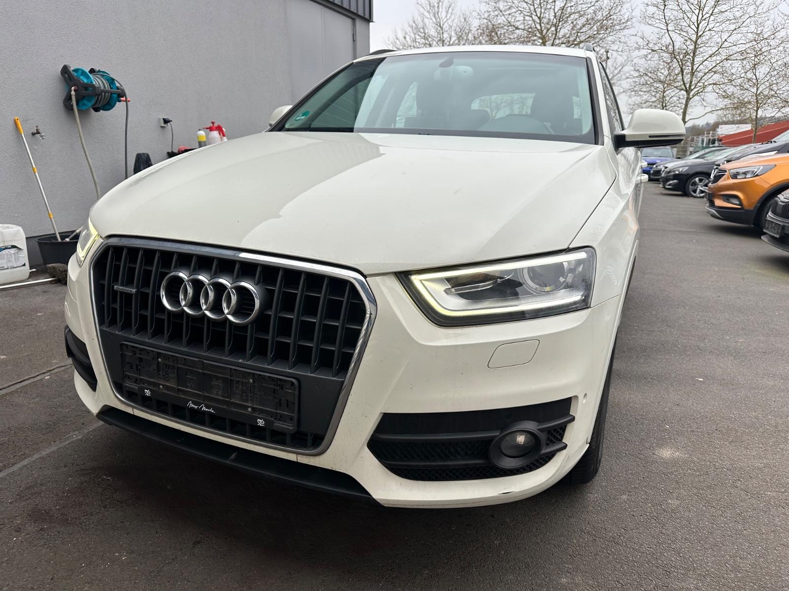Audi Q3 2.0 TFSI quattro DSG,Pano,AHK,Navi