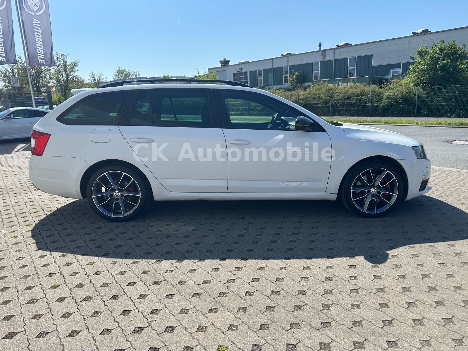 Fahrzeugabbildung SKODA Octavia Combi RS 2.0 TDI DSG/Navi/Bi-Xenon/PDC