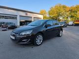 Opel Astra J Lim. Active/Automatik/Schiebedach/Tempo - Opel Astra Active mit Benzin-Antrieb