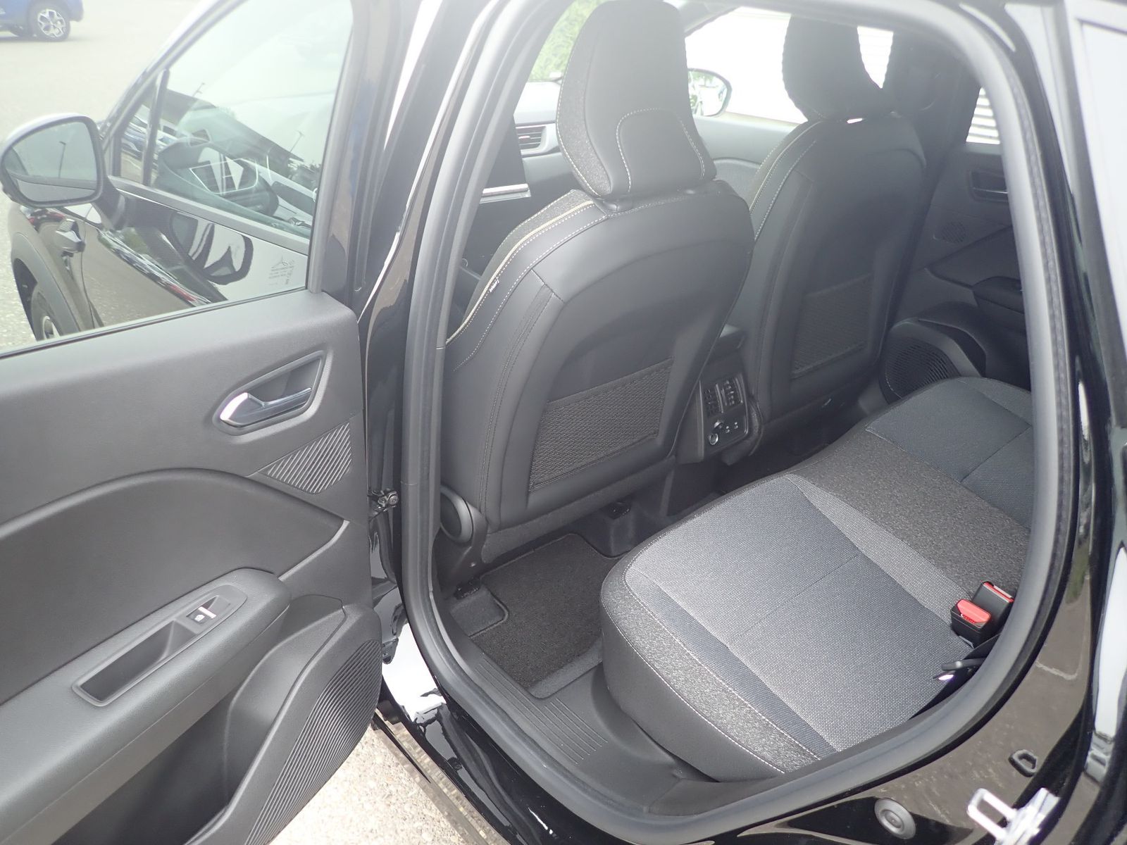 Fahrzeugabbildung Renault Captur Techno Mild Hybrid 140 EDC