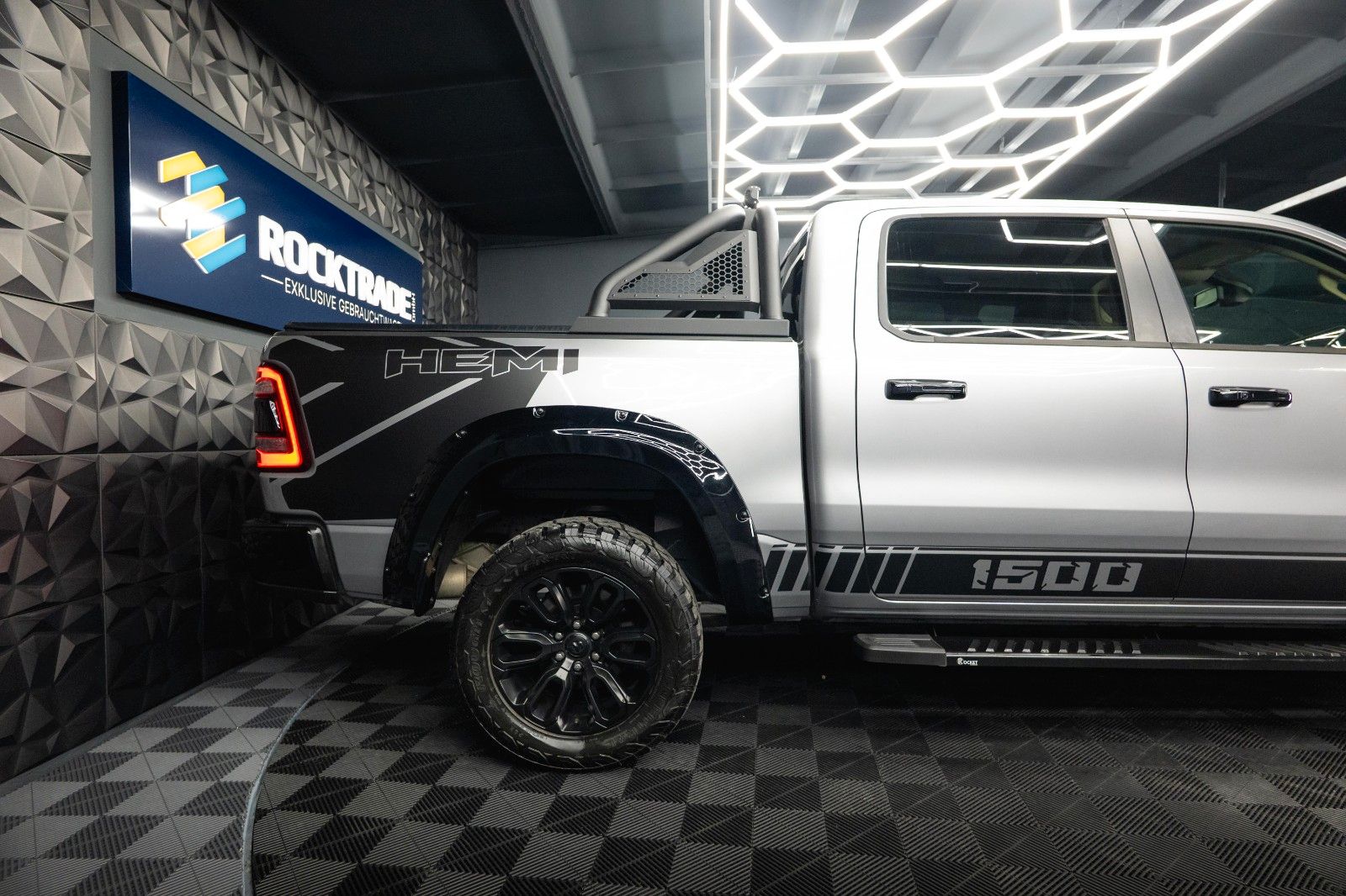 Fahrzeugabbildung Dodge RAM 5.7 V8 HEMI 4x4 NIGHT-Edition LARAMIE *LED*