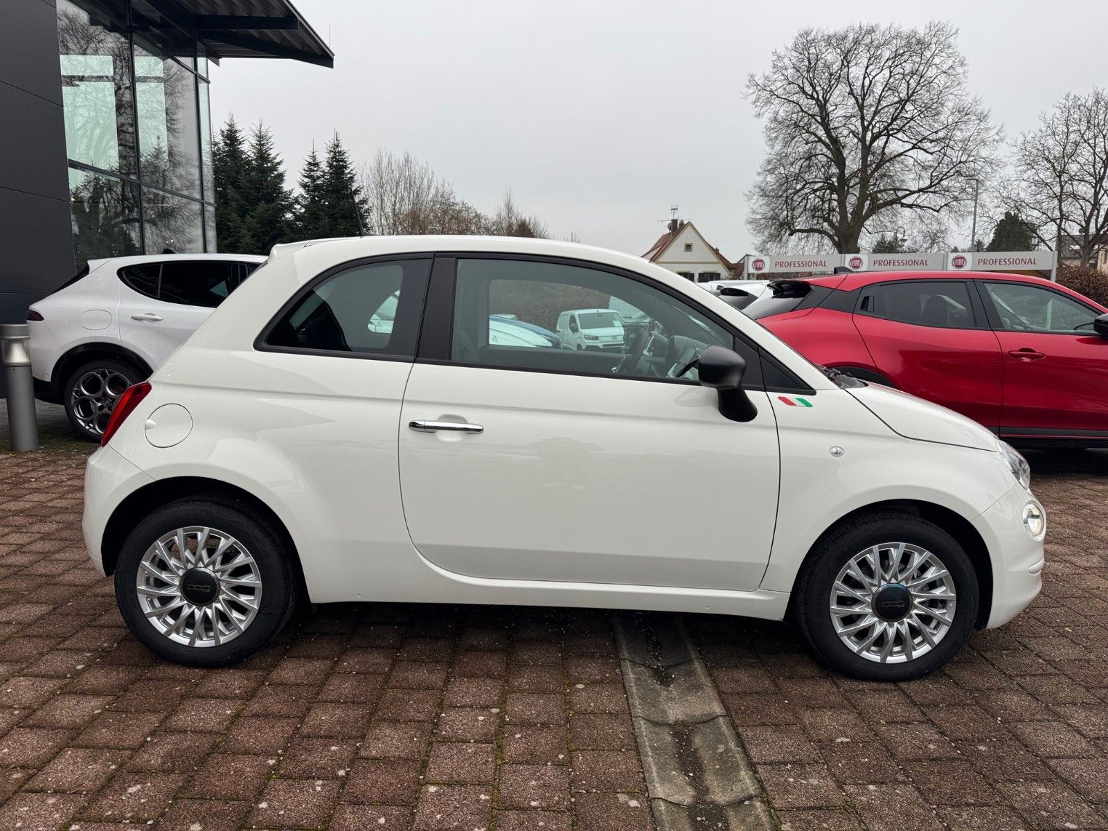 Fahrzeugabbildung Fiat FIAT 500 HATCHBACK NAVI KLIMAAUT.