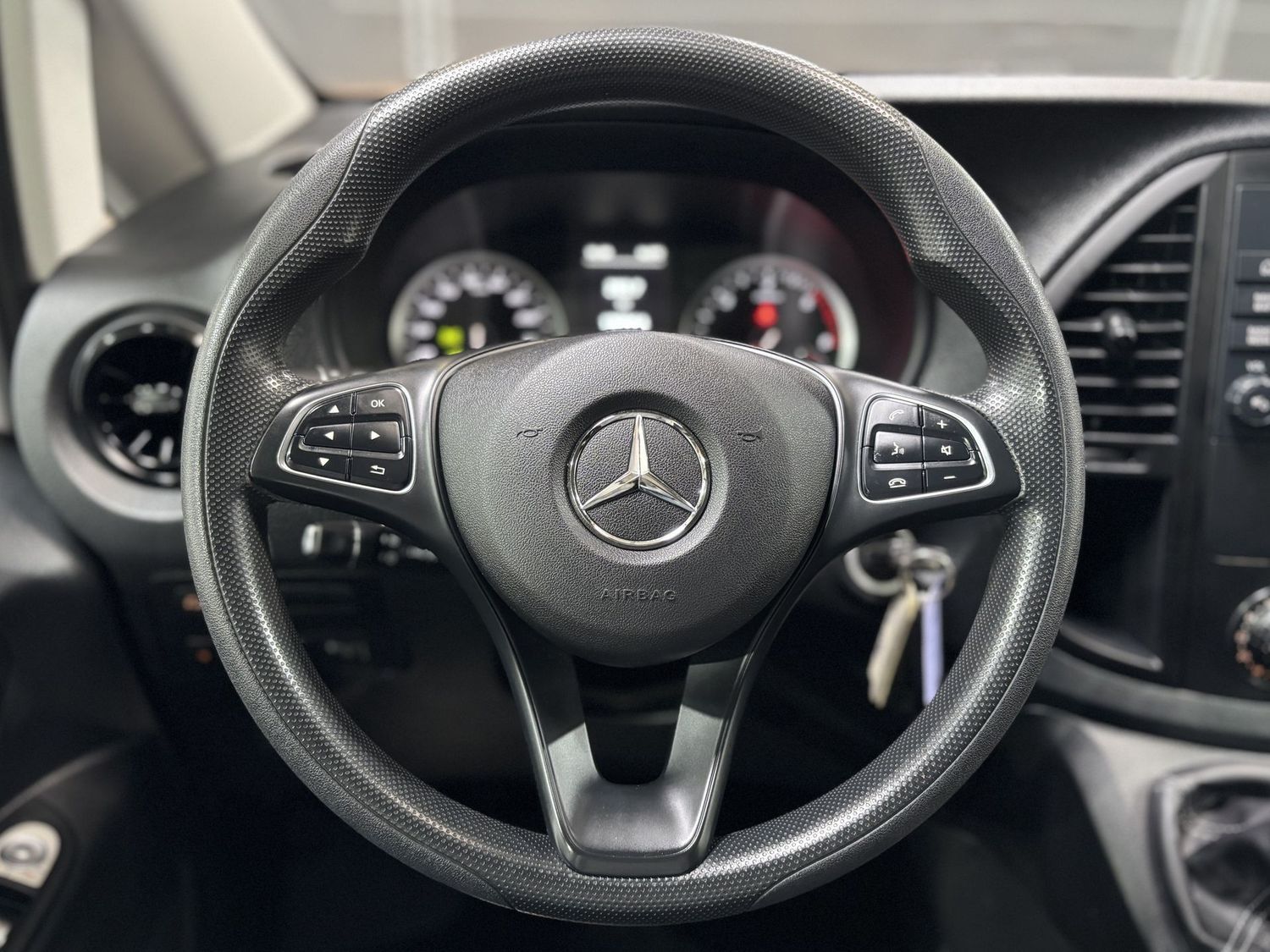 Fahrzeugabbildung Mercedes-Benz Vito Mixto 114 CDI Kompakt#Kamera#Navi#Klima#AHK