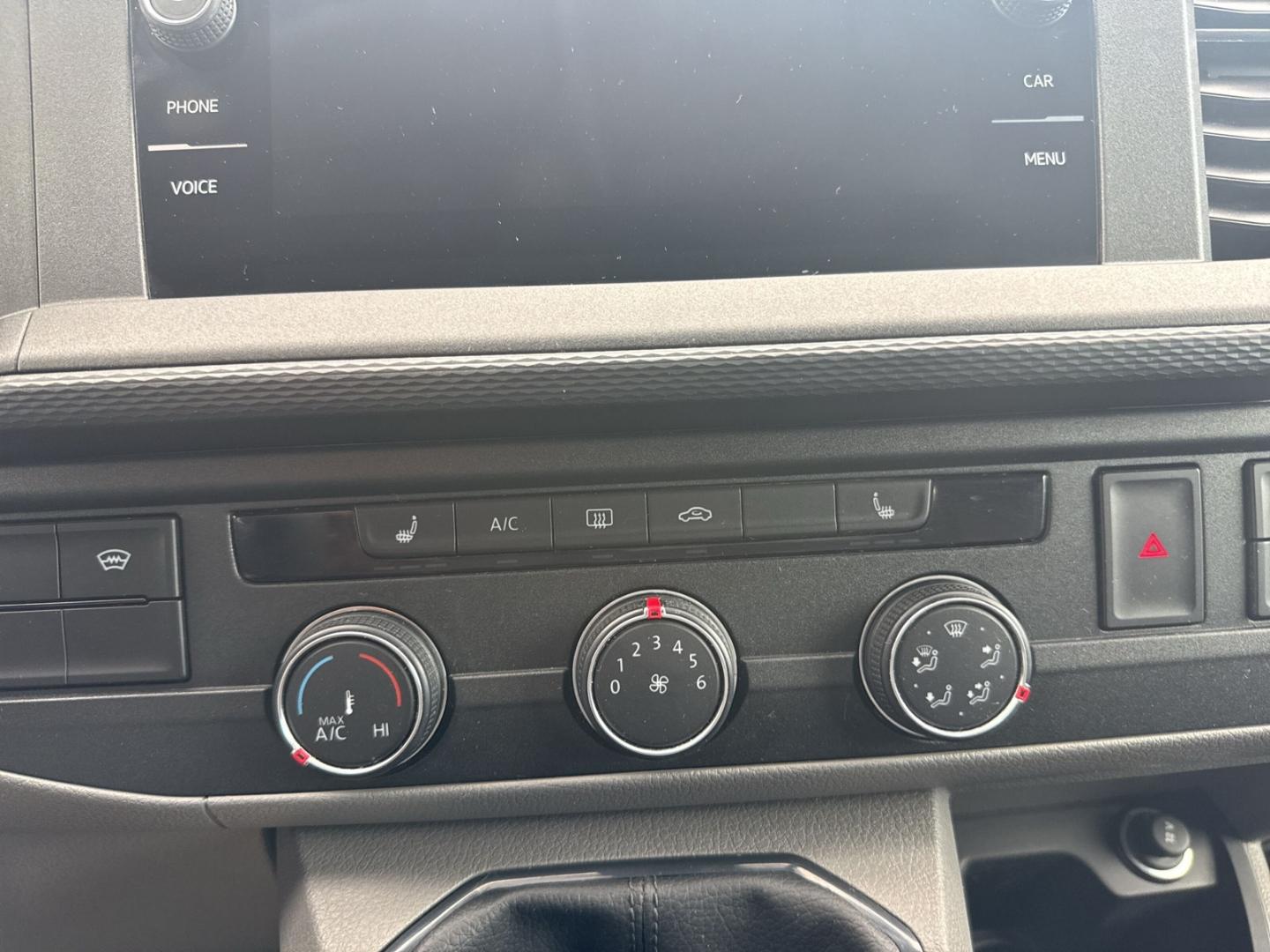 Volkswagen T6.1 Kasten 2.0 TDI L1H1 AHK Navi LED Dyn. Kurve