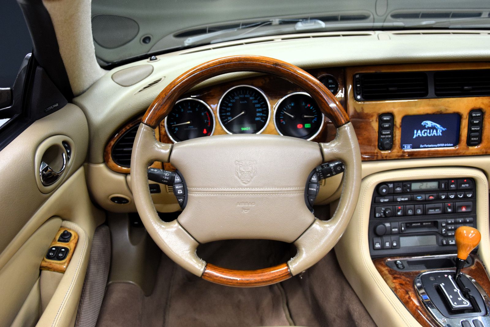 Fahrzeugabbildung Jaguar XKR Convertible Sitzh. Klimaaut. Alpine Tempomat