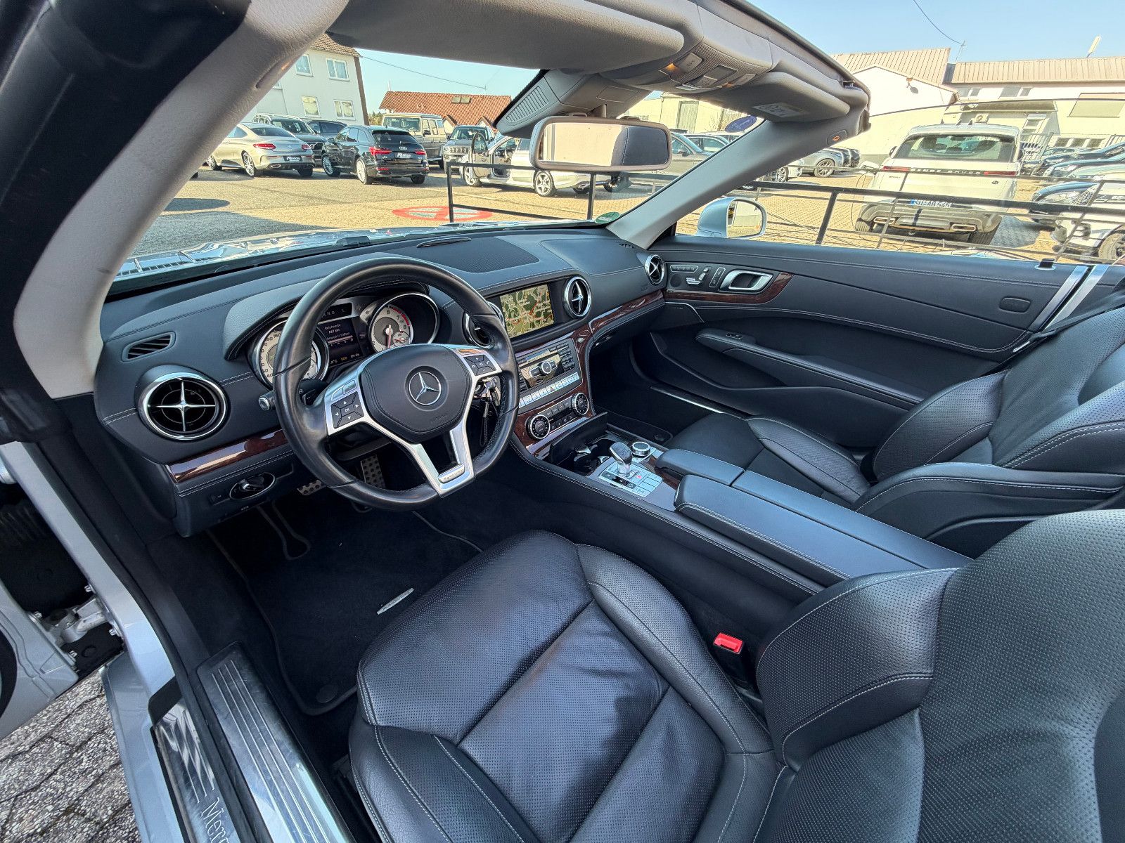 Fahrzeugabbildung Mercedes-Benz SL 350 /AMG/HARMAN-KARDON/MEMORY/T-WINKEL