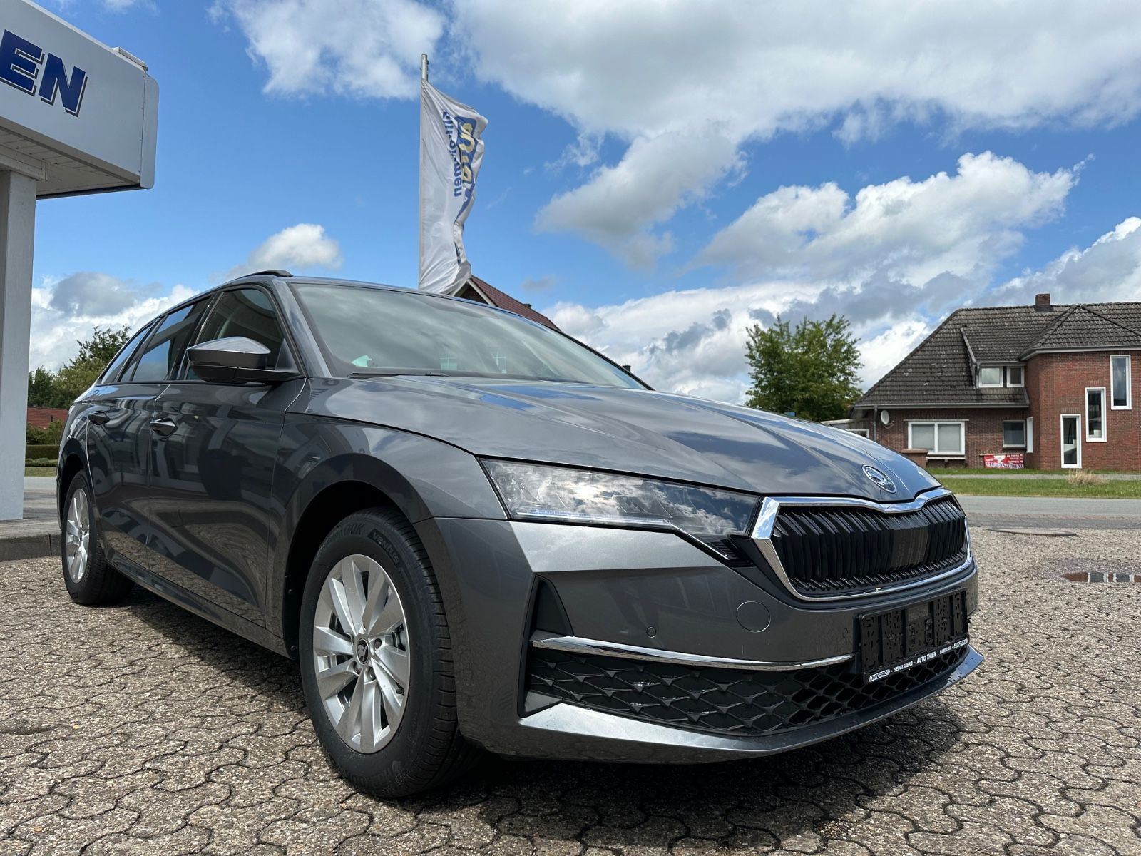 Fahrzeugabbildung SKODA Octavia Combi 1.5 TSI Selection DSG ACC/AHK/LED