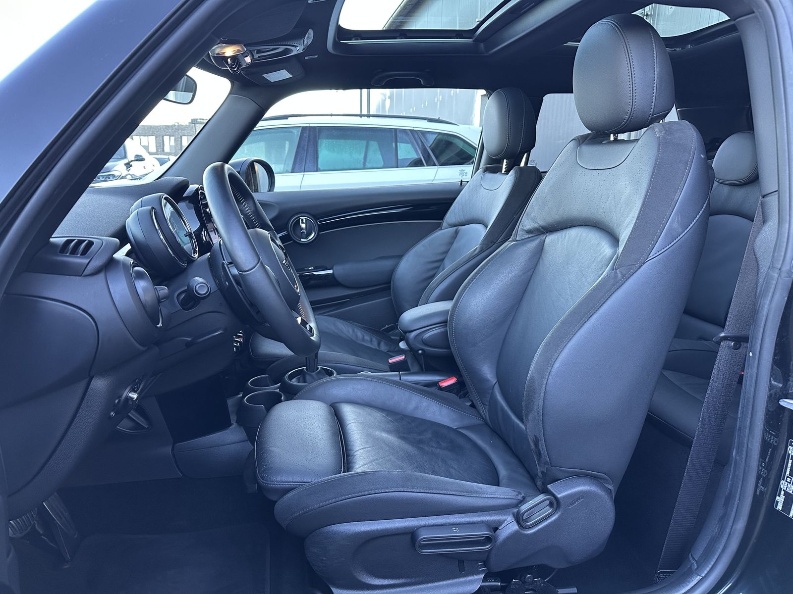 Fahrzeugabbildung MINI John Cooper Works Sport-Aut. NAV+LED+KAM+PANO+PP