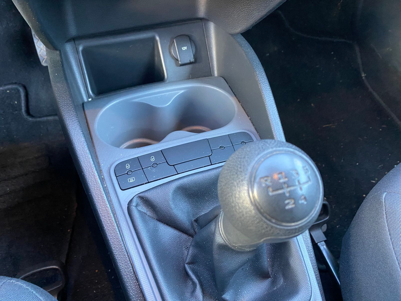 Fahrzeugabbildung SEAT Ibiza SC 1,4 16V Cool&Sound Salsa