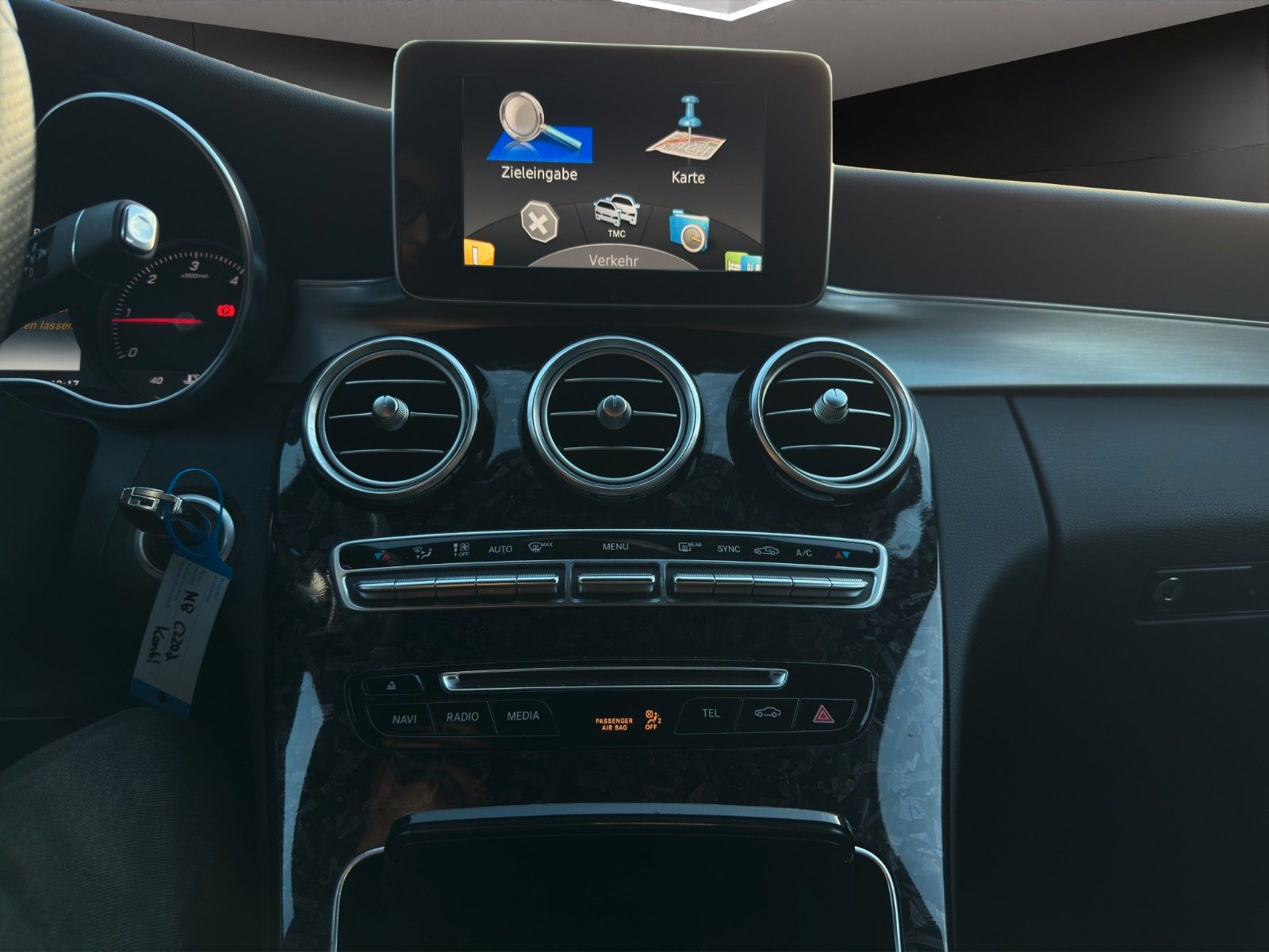 Fahrzeugabbildung Mercedes-Benz C 220d *AMG-Line*ACC*Parkass*Vollleder*LED