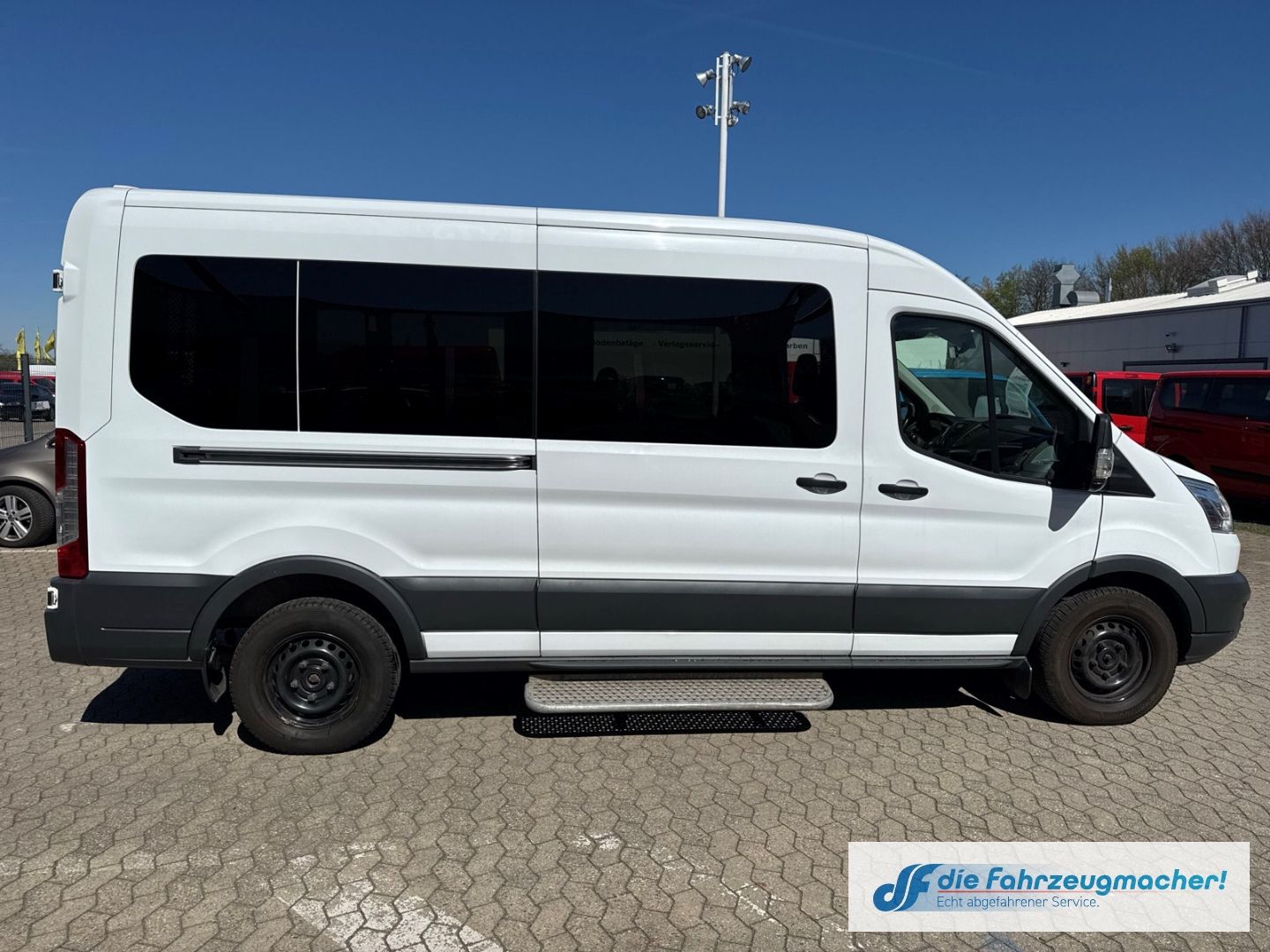 Fahrzeugabbildung Ford Transit Kombi 350 L3 Trend 2.0 TDCi 7-Sitzer KLI