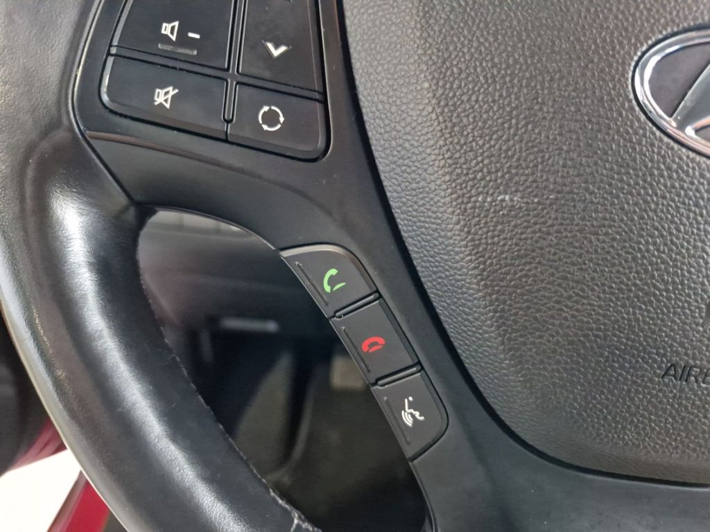 Fahrzeugabbildung Hyundai i10 1.2 FIFA World Cup Klima SHZ Radio Isofix Al