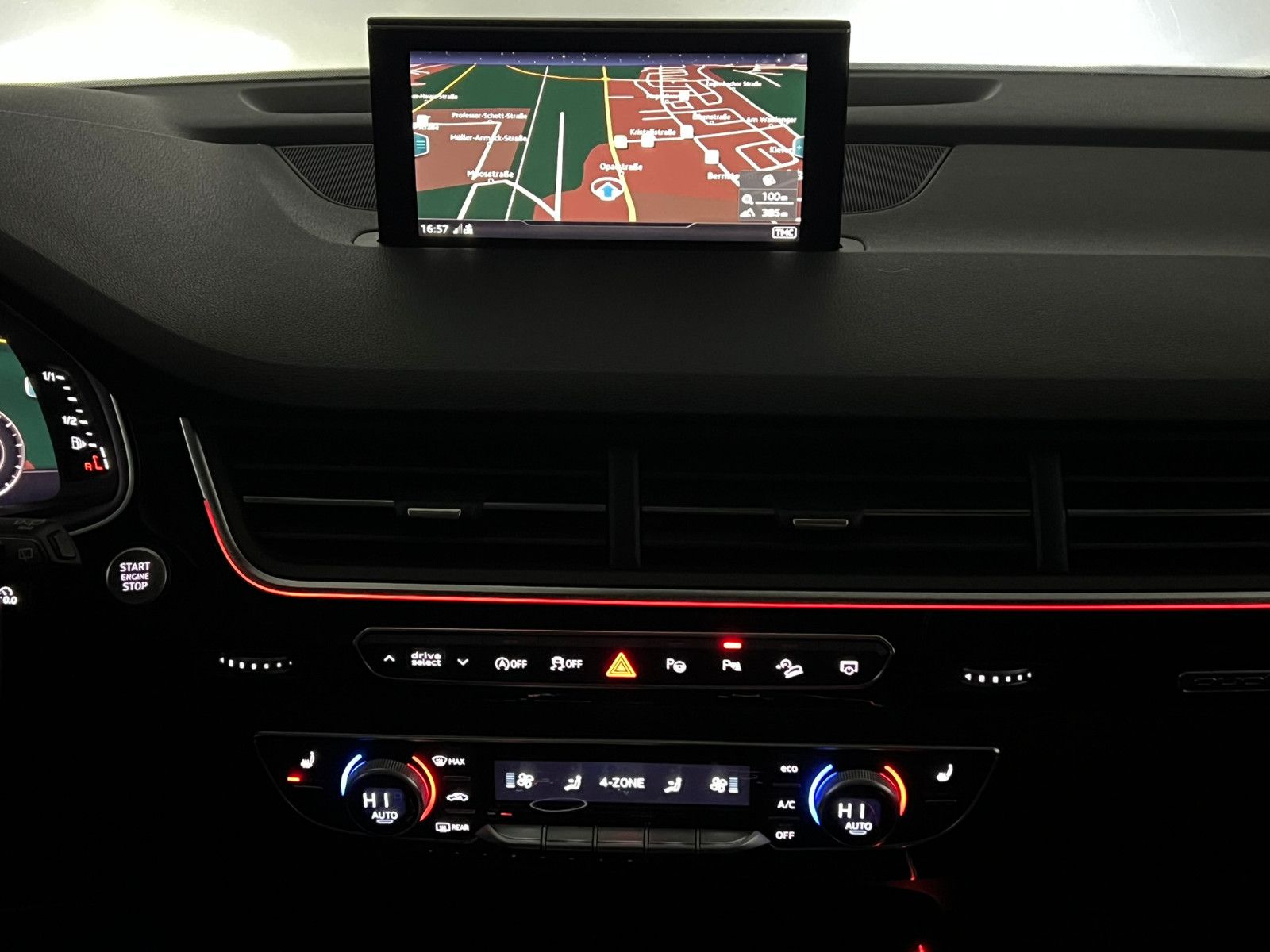 Fahrzeugabbildung Audi Q7 3.0 TDI Quattro/S-LINE/AHK/AMBI+/PANO/7-SITZ