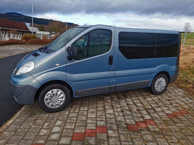 Renault Trafic 2,5 DCI 8 Sitzer Garagenfahrzeug