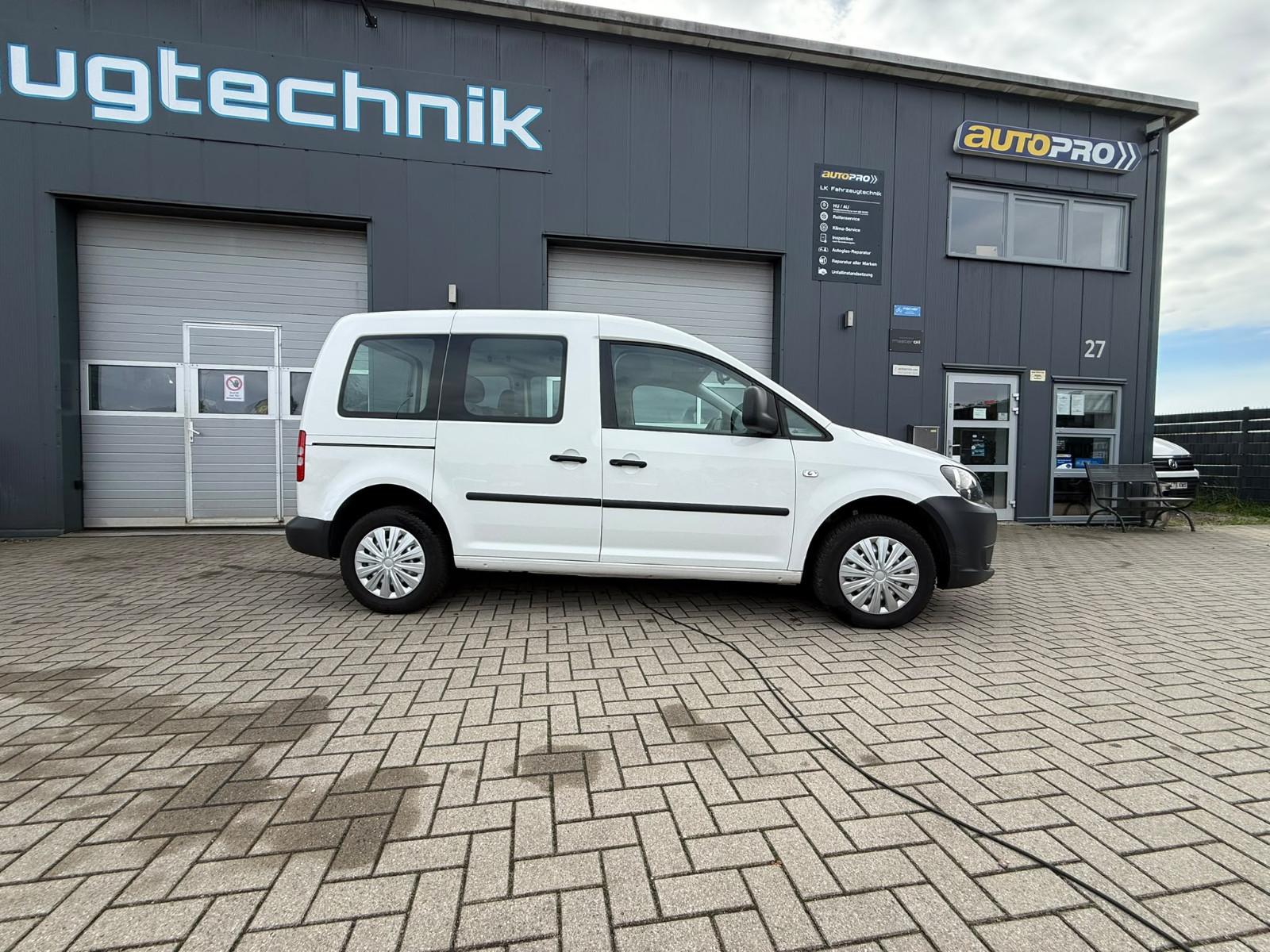 Volkswagen Caddy 2013 — вигляд ззаду