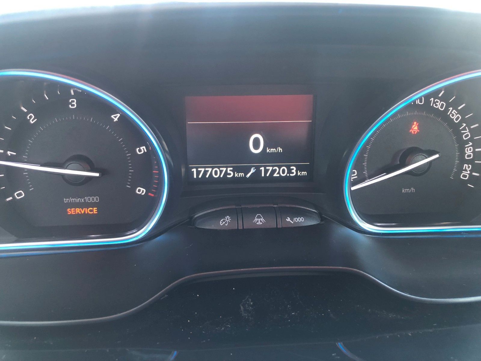Fahrzeugabbildung Peugeot 2008 Allure Klimaautomatik Parkpilot