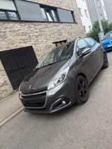 Peugeot 208 PureTech 82 Signature Signature - Peugeot 208: Signature