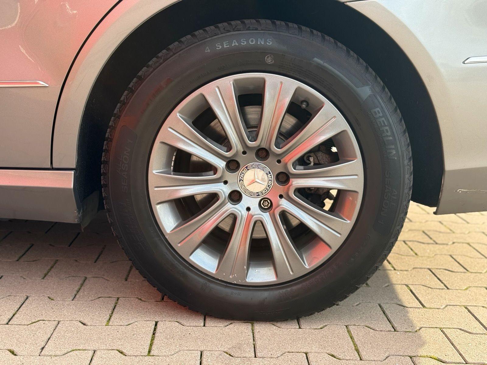 Mercedes-Benz E220 2011 — photo 12