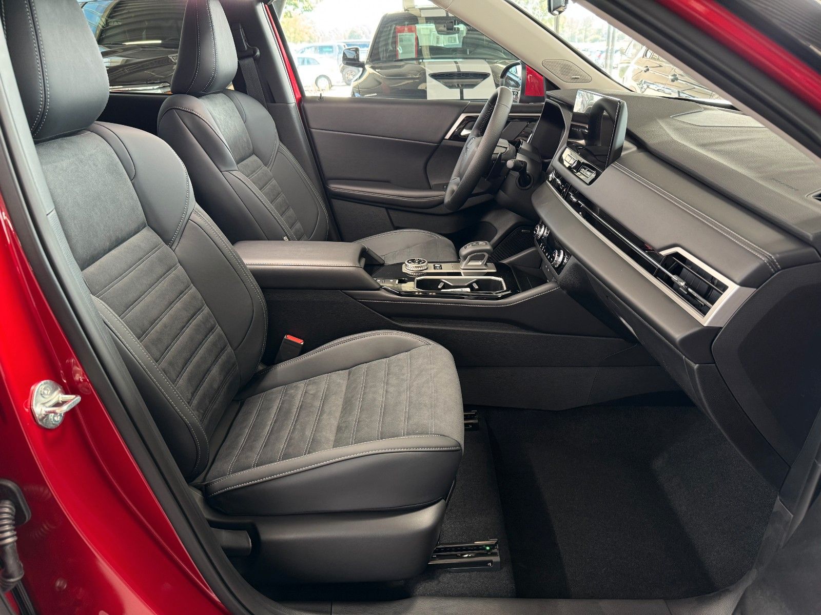 Fahrzeugabbildung Mitsubishi Outlander 2.4 PHEV 4WD Diamant PLUS