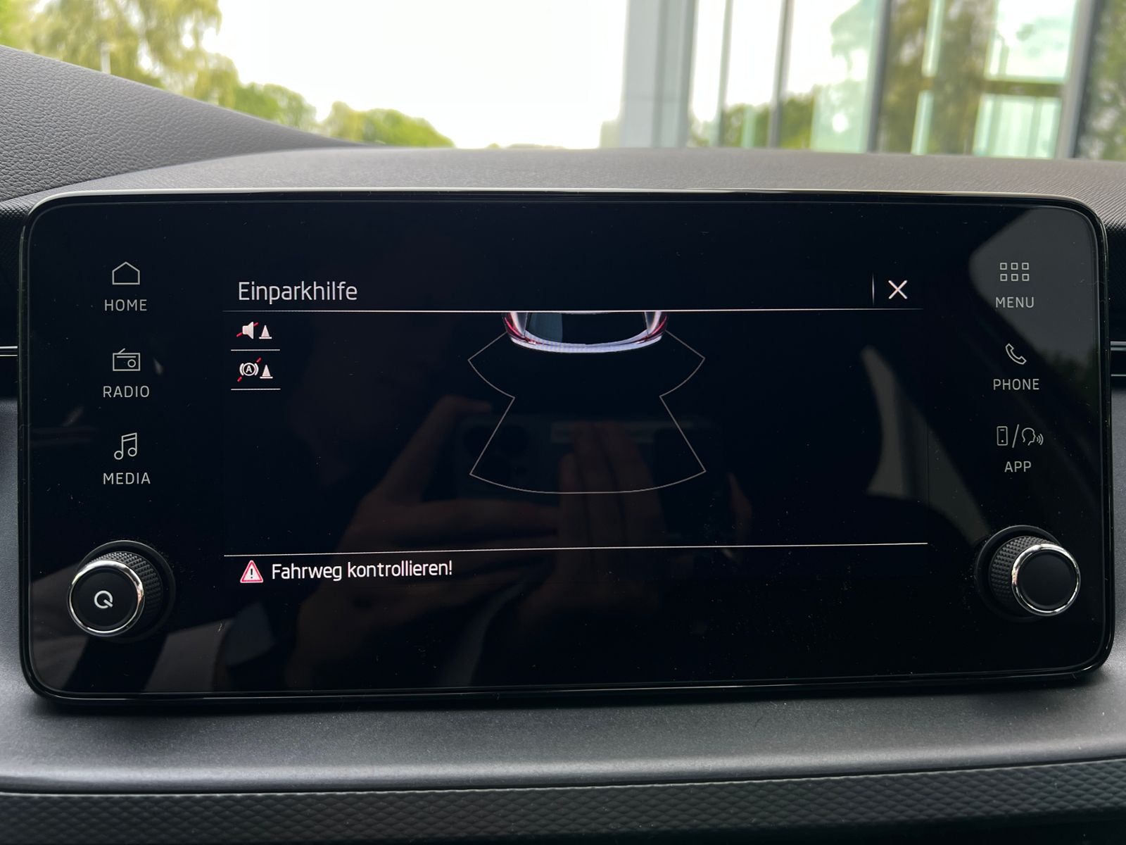 Fahrzeugabbildung SKODA Kamiq Essence 1.0 TSI DSG *Vorb. AHK, LED, Sitzh