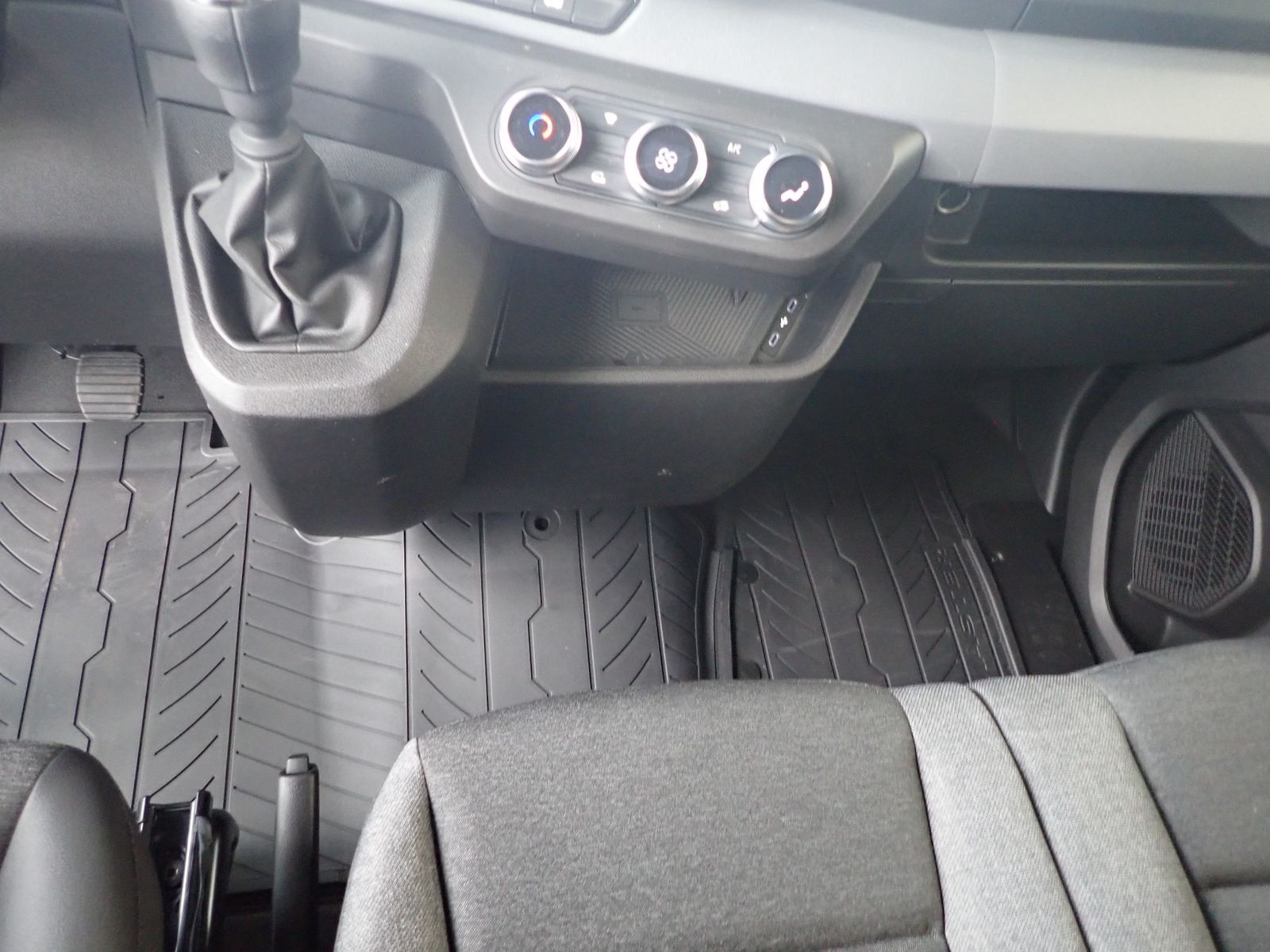 Fahrzeugabbildung Renault Master Kastenwagen FWD Kasten Business+ L2H2 3,5