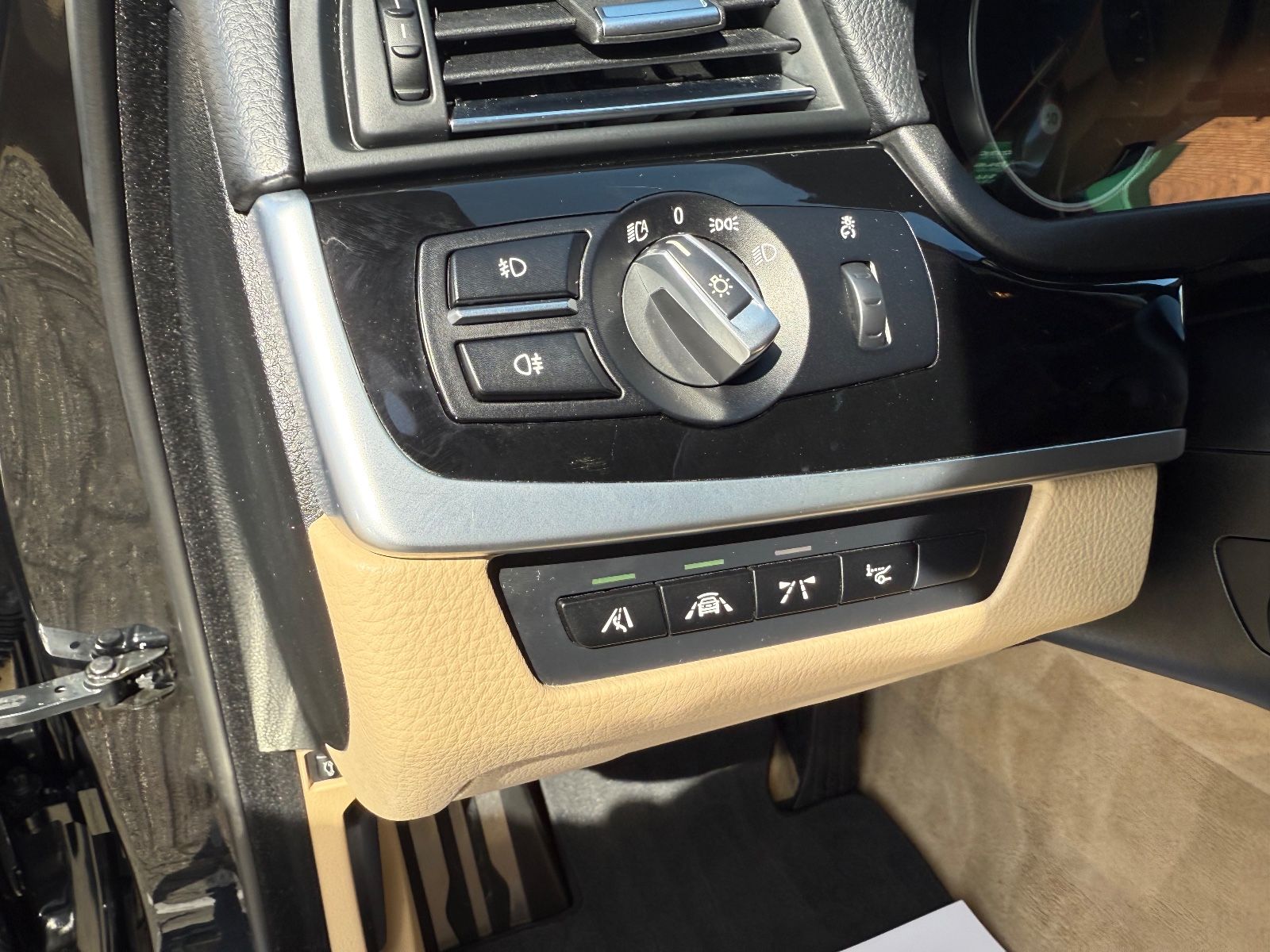 Fahrzeugabbildung BMW 535 i xDrive Luxury Line NAVI LED LEDER HEAD-UP