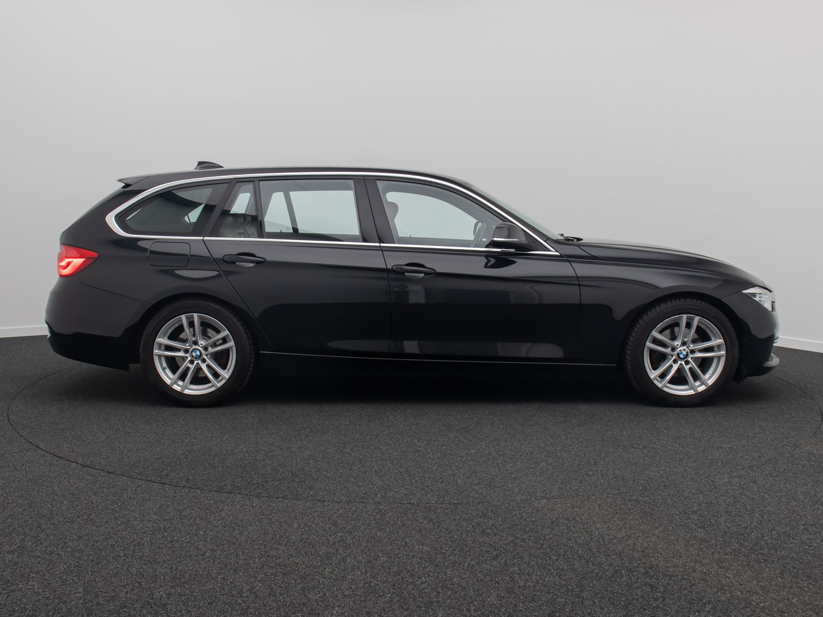 Fahrzeugabbildung BMW 320d Luxury Line HiFi PDC Leder Sportsitz 17Zoll