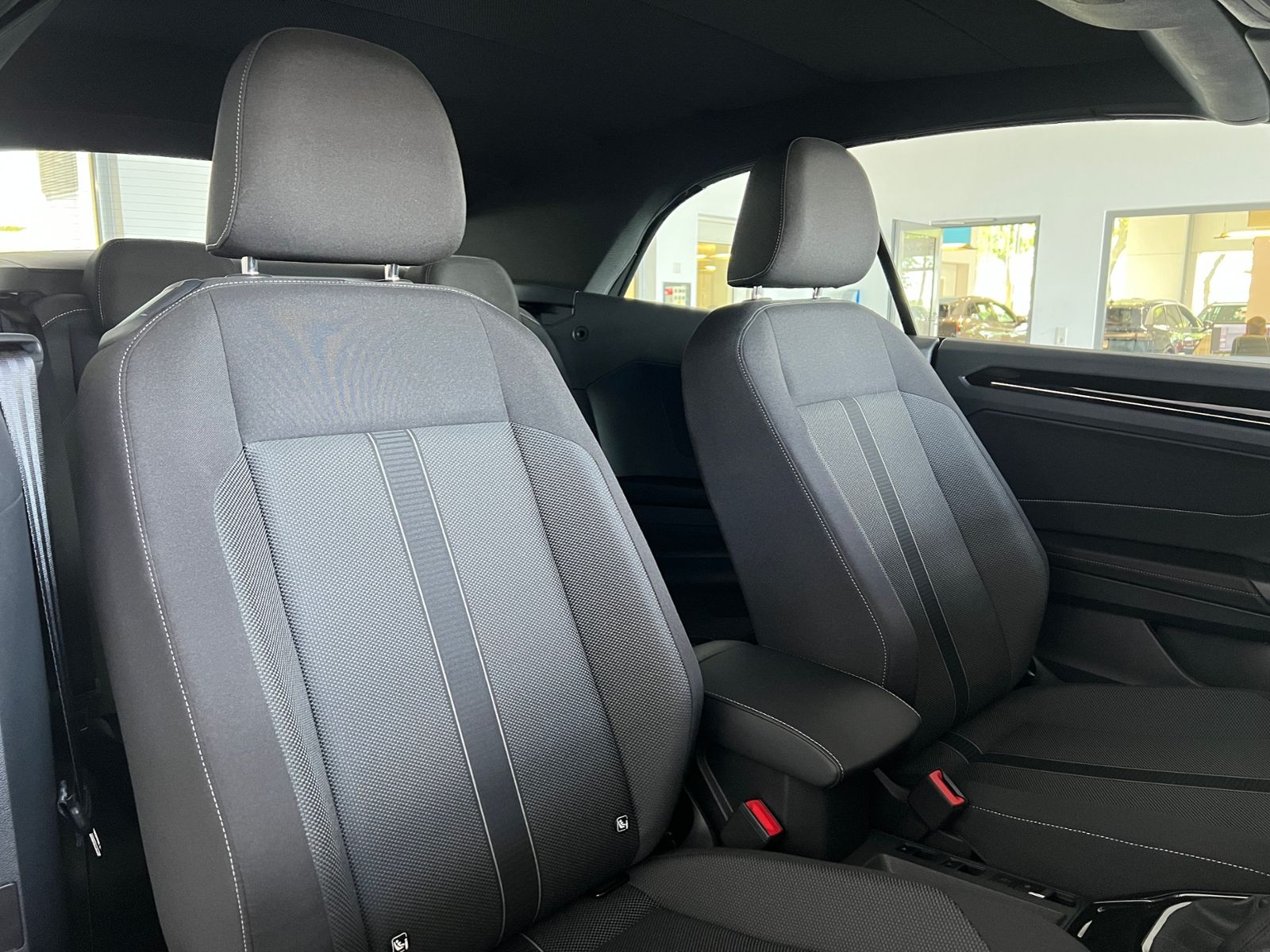 Fahrzeugabbildung Volkswagen T-Roc Cabriolet 1.5 TSI DSG *AHK, LED, Black Sty