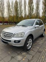 Mercedes-Benz Mercedes Benz ML350 Automatik Silber - Mercedes-Benz ML 350 in Köln