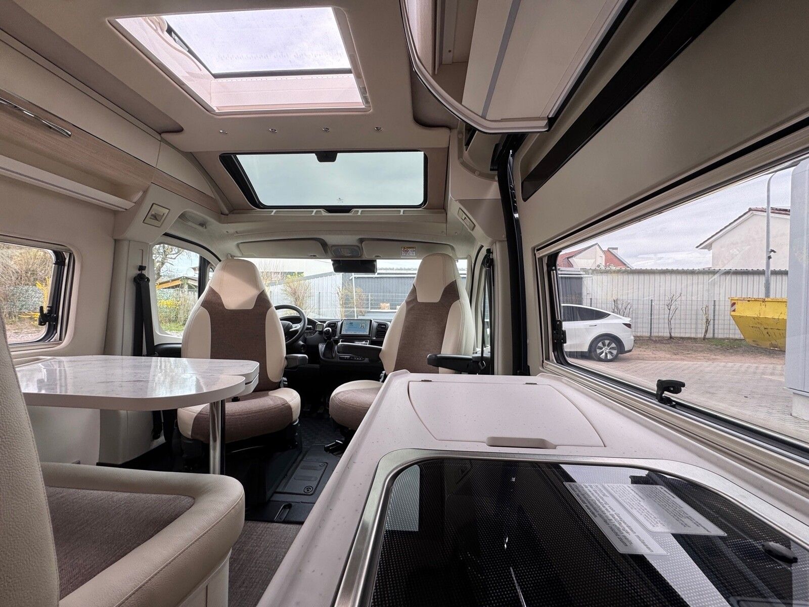 Fahrzeugabbildung Eura Mobil Van V 635 EB 180 PS, Skyroof, Automatik