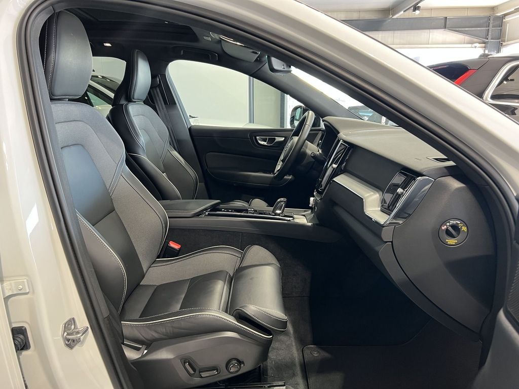 Volvo XC60 T6 R-Design Recharge AWD ACC AHK Kamera LED