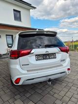 Mitsubishi Plug-in Hybrid Outlander 2.4 MIVEC TOP, AHK - Mitsubishi Plug-in Hybrid Outlander mit Anhängerkupplung