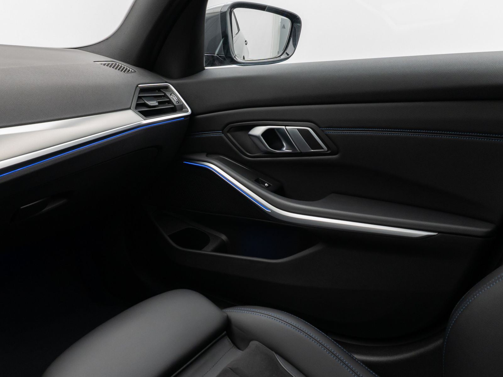 Fahrzeugabbildung BMW 330i M Sport Kamera DAB CockPitPr AHK Alarm 19"