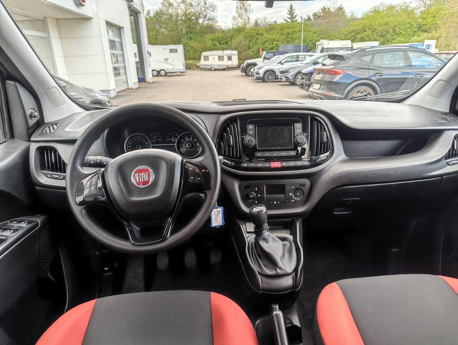 Fahrzeugabbildung Fiat Doblo Kombi Maxi SX 1.6 Mjet 5 Sitzer + AHK