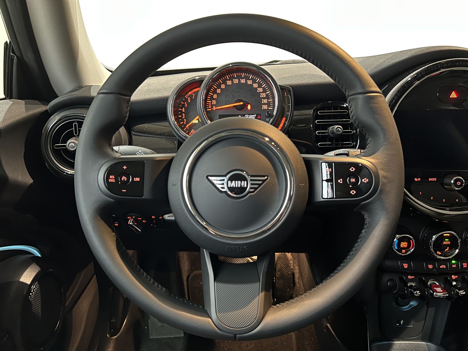 Fahrzeugabbildung MINI Cooper |Sonnenschutzverglasung |Sportsitze |PDC