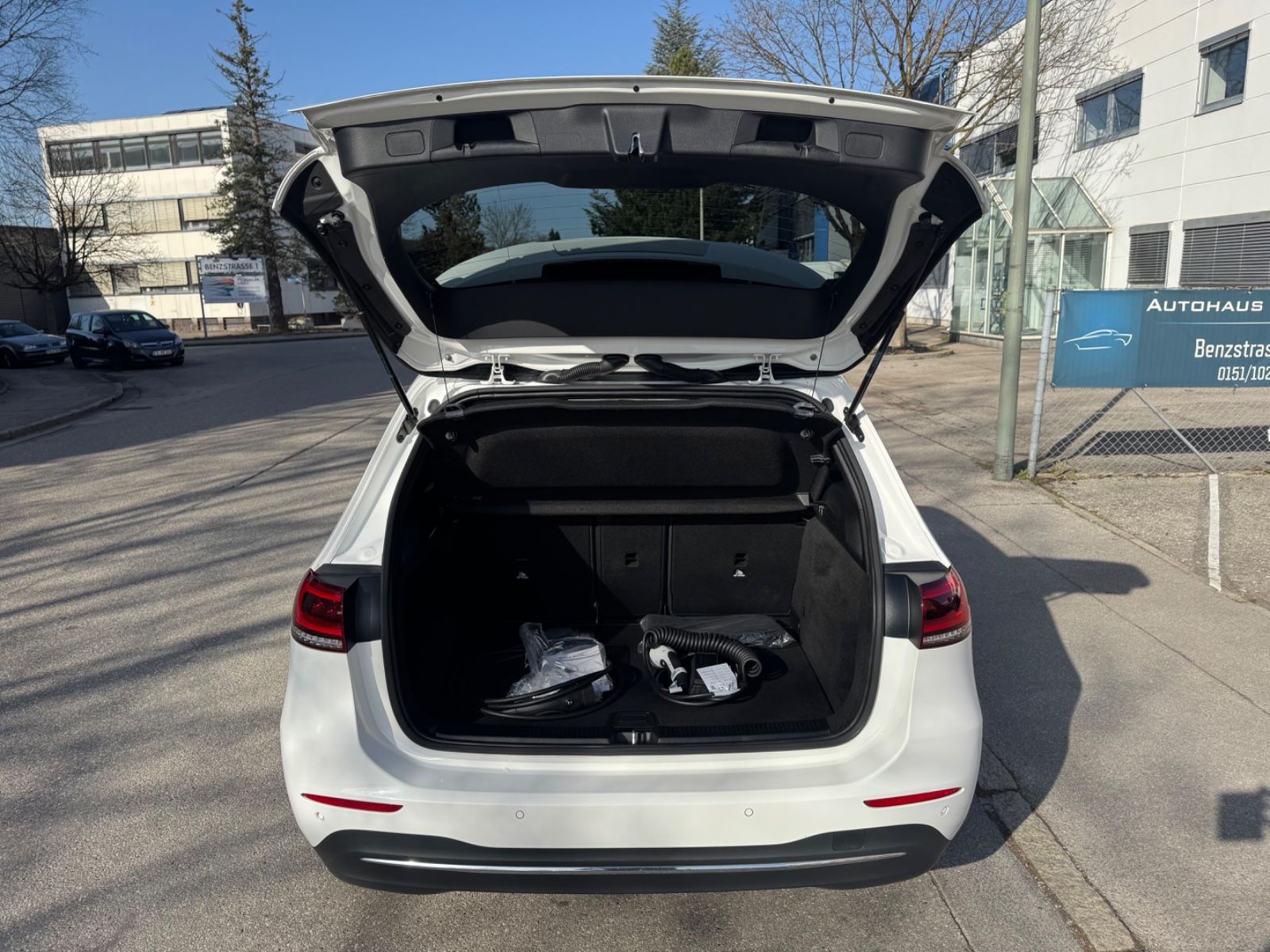 Mercedes-Benz B 250e LED/Navi/Kam/Leder/Spur&Park-Ass./SZH/18" foto 20