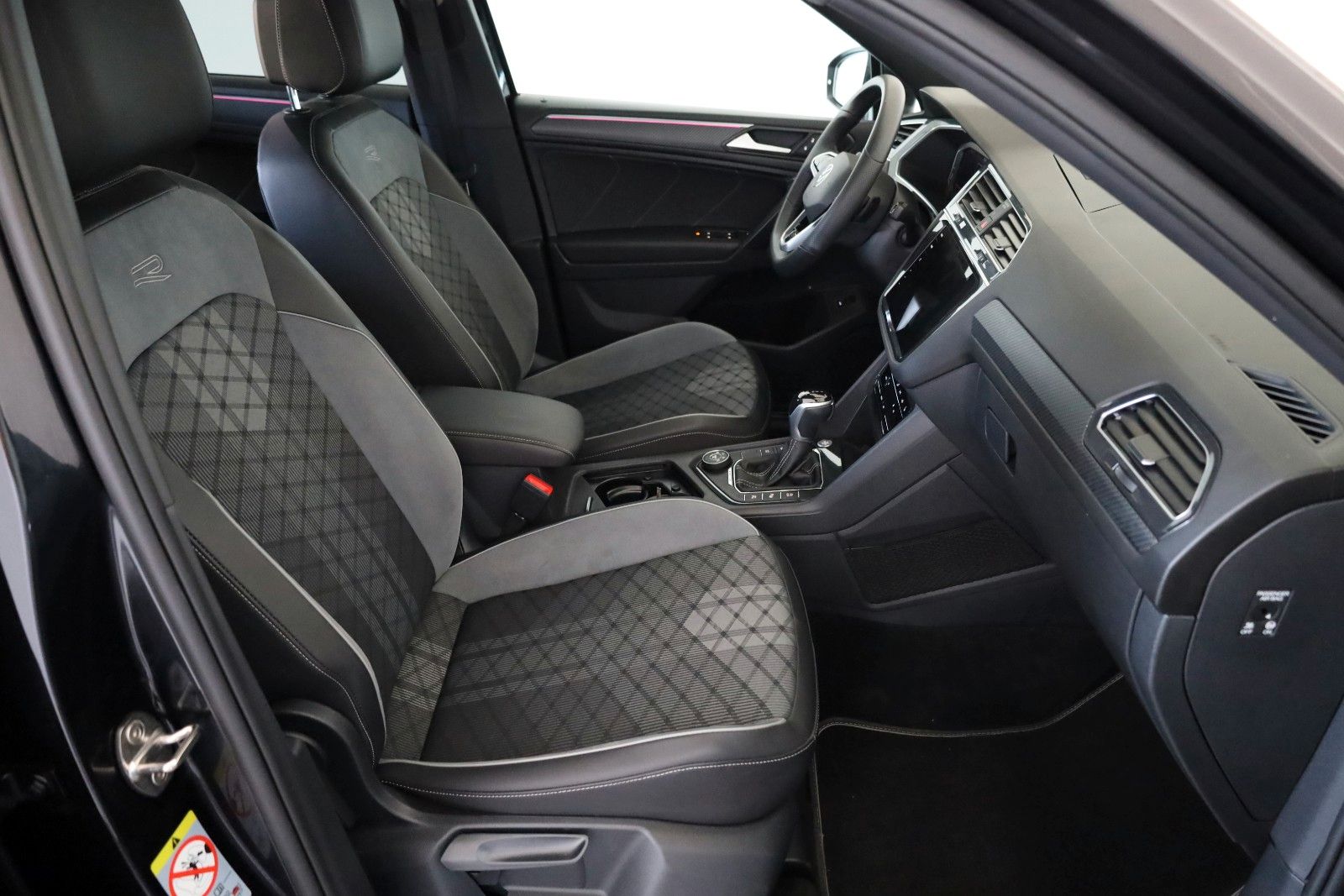 Fahrzeugabbildung Volkswagen Tiguan Allspace R-Line 4M Navi,HUD,Panorama,ACC
