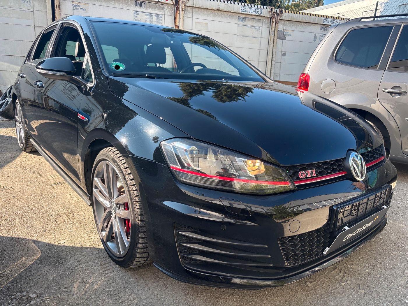 Volkswagen Golf GTI Performance 230 PS · Leder · Pano · Nav