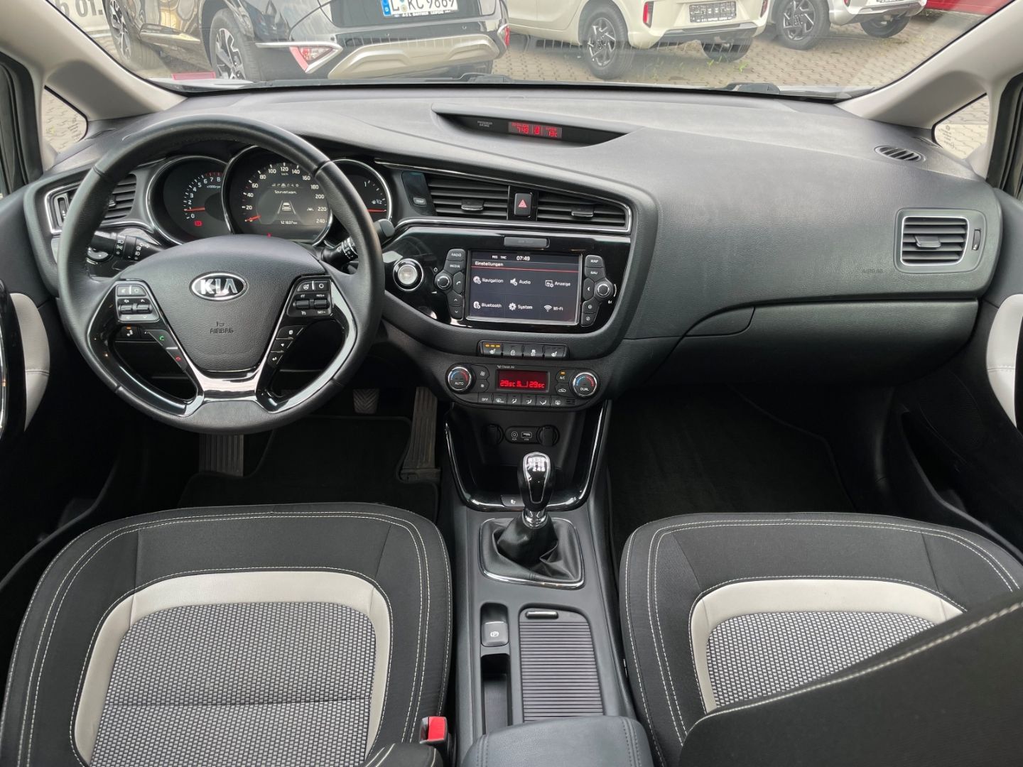 Fahrzeugabbildung Kia Ceed_sw Spirit Kamera totWinkAss SpurhalteAss
