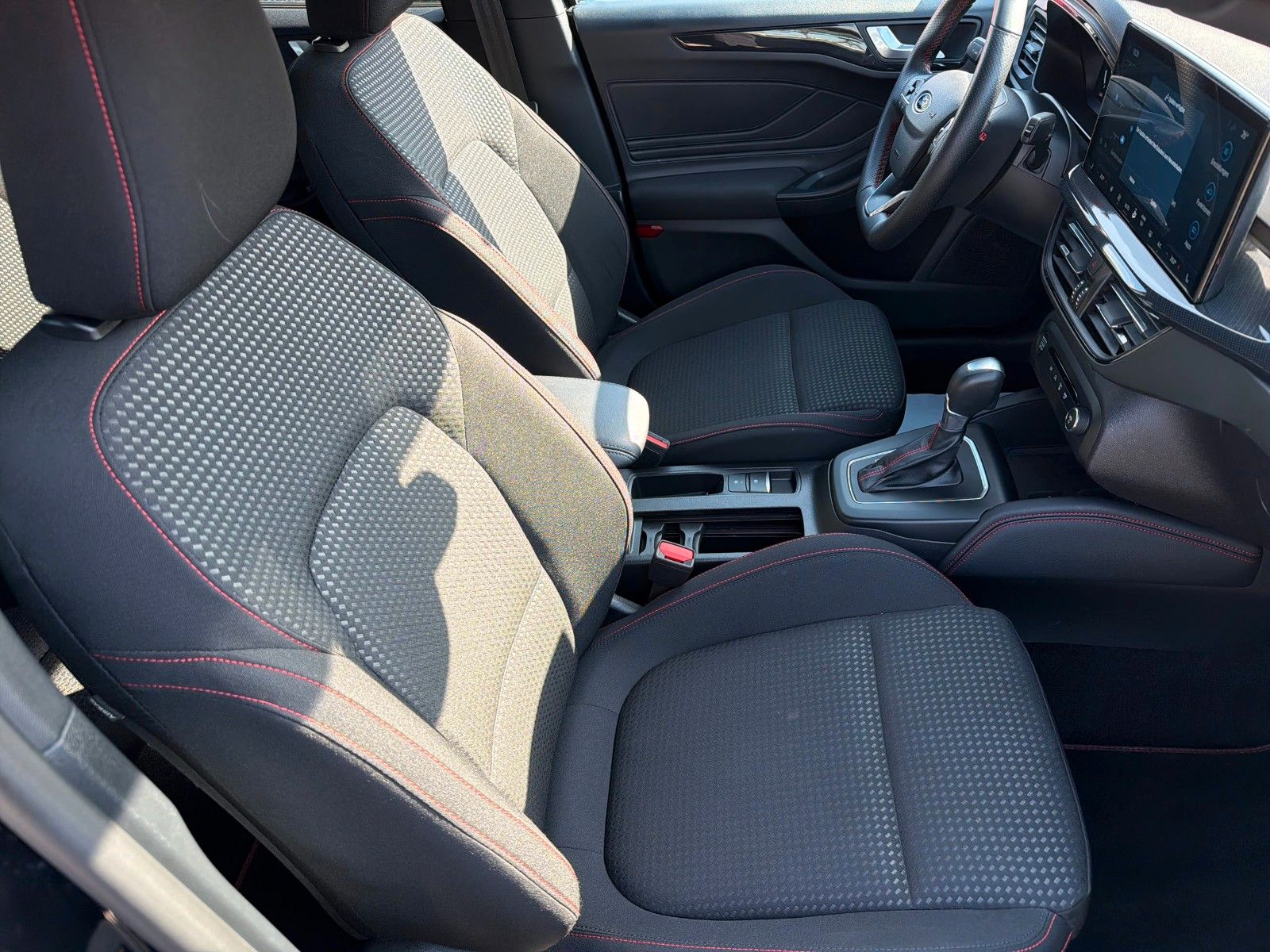 Fahrzeugabbildung Ford Focus Turnier ST-Line X, Fahrassistenzpaket