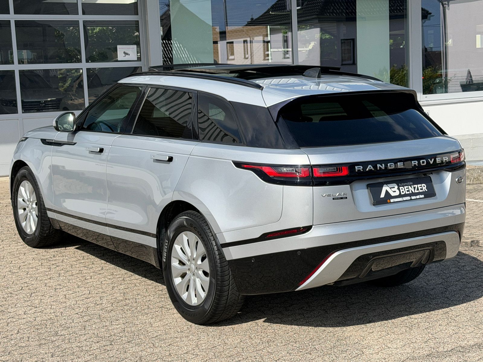Fahrzeugabbildung Land Rover Range Rover Velar SE/PANO/KAMERA/MERIDIAN/MASSAG