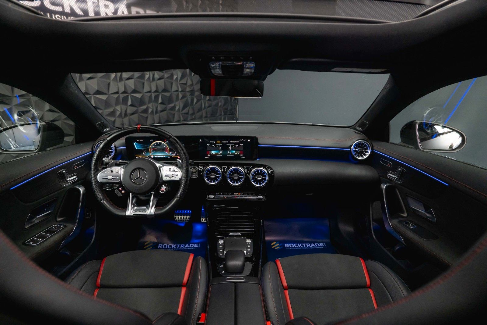 Fahrzeugabbildung Mercedes-Benz CLA 35 AMG 4Matic Performance Night-Paket | Pano