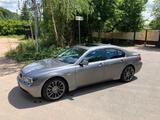 BMW 735i A - - BMW 735 mit Benzin-Antrieb: Limousine