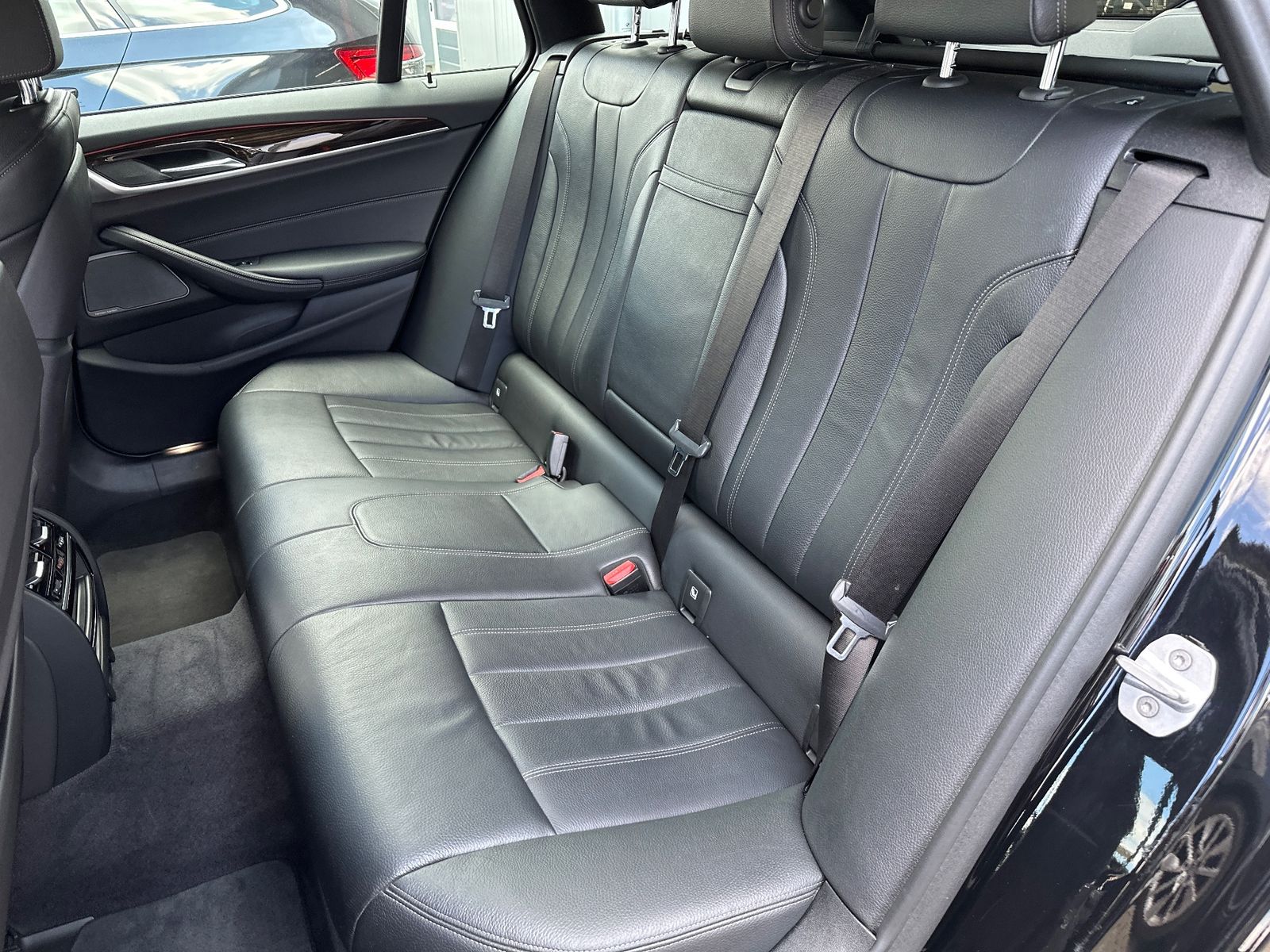 Fahrzeugabbildung BMW 520d xDrive Touring NAV+LED+SHZ+HEAD-UP+ACC+H&K
