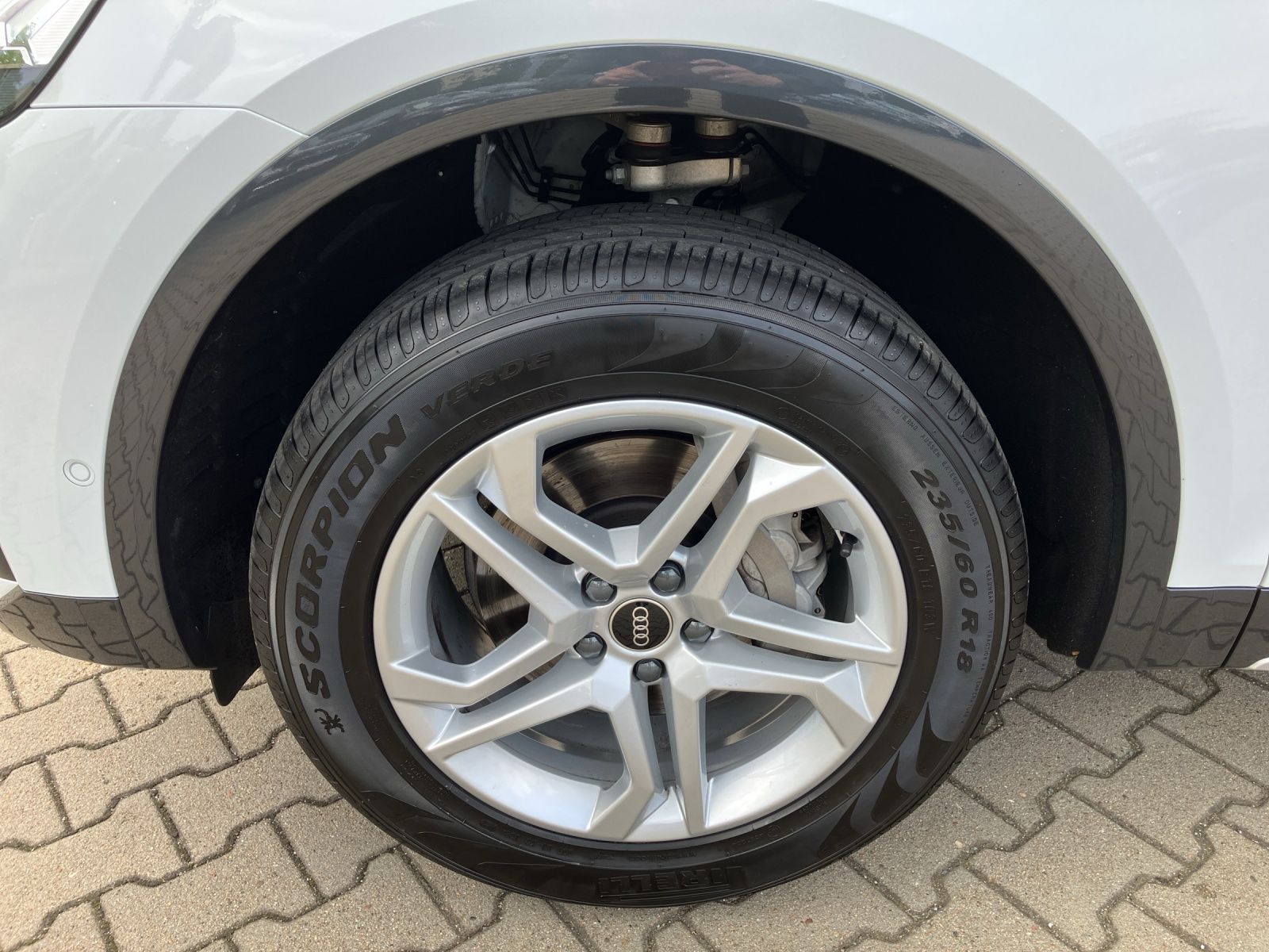 Fahrzeugabbildung Audi Q5 40 TFSI quattro advanced