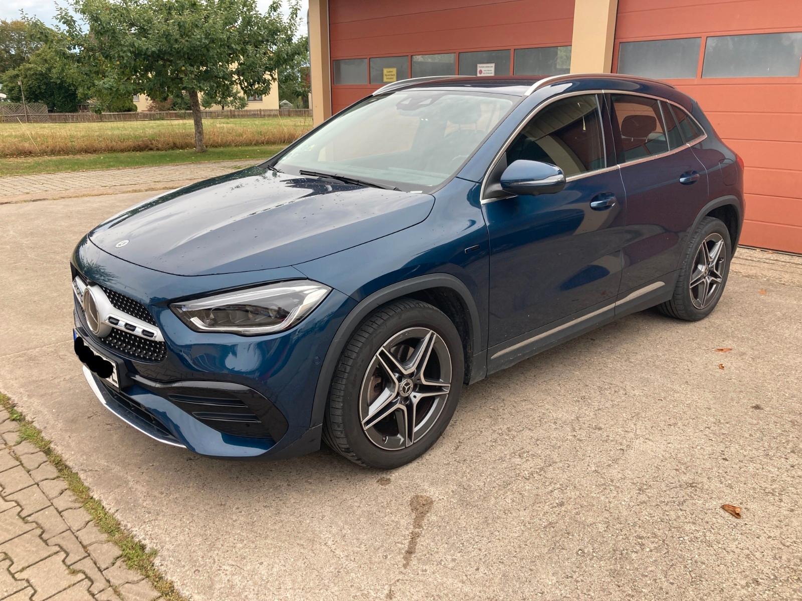 Mercedes-Benz GLA250e | mit Anhängerkupplung schwenkbar
