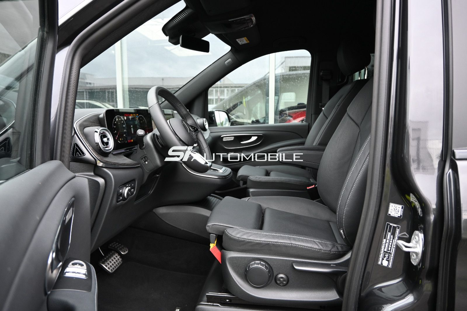 Fahrzeugabbildung Mercedes-Benz V 300 d 4Mat. Extralang AMG Line °AIRMATIC°STHZ°